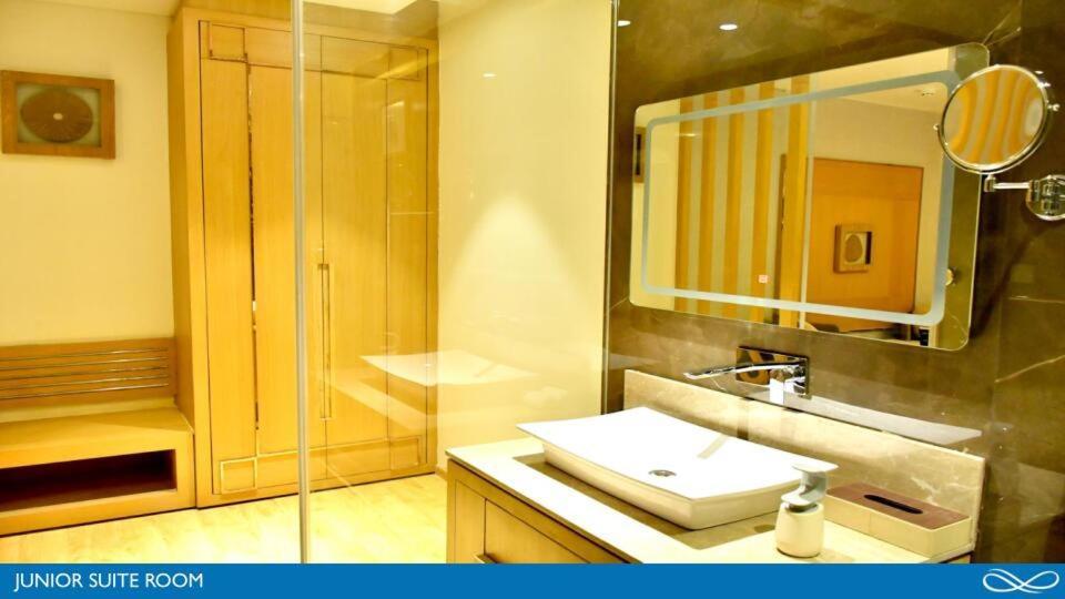 Sarovar Portico Morbi Extérieur photo